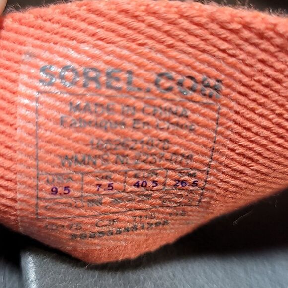 Sorel Grey and Coral Torpedo Slides- Size 9.5 - Picture 5 of 10